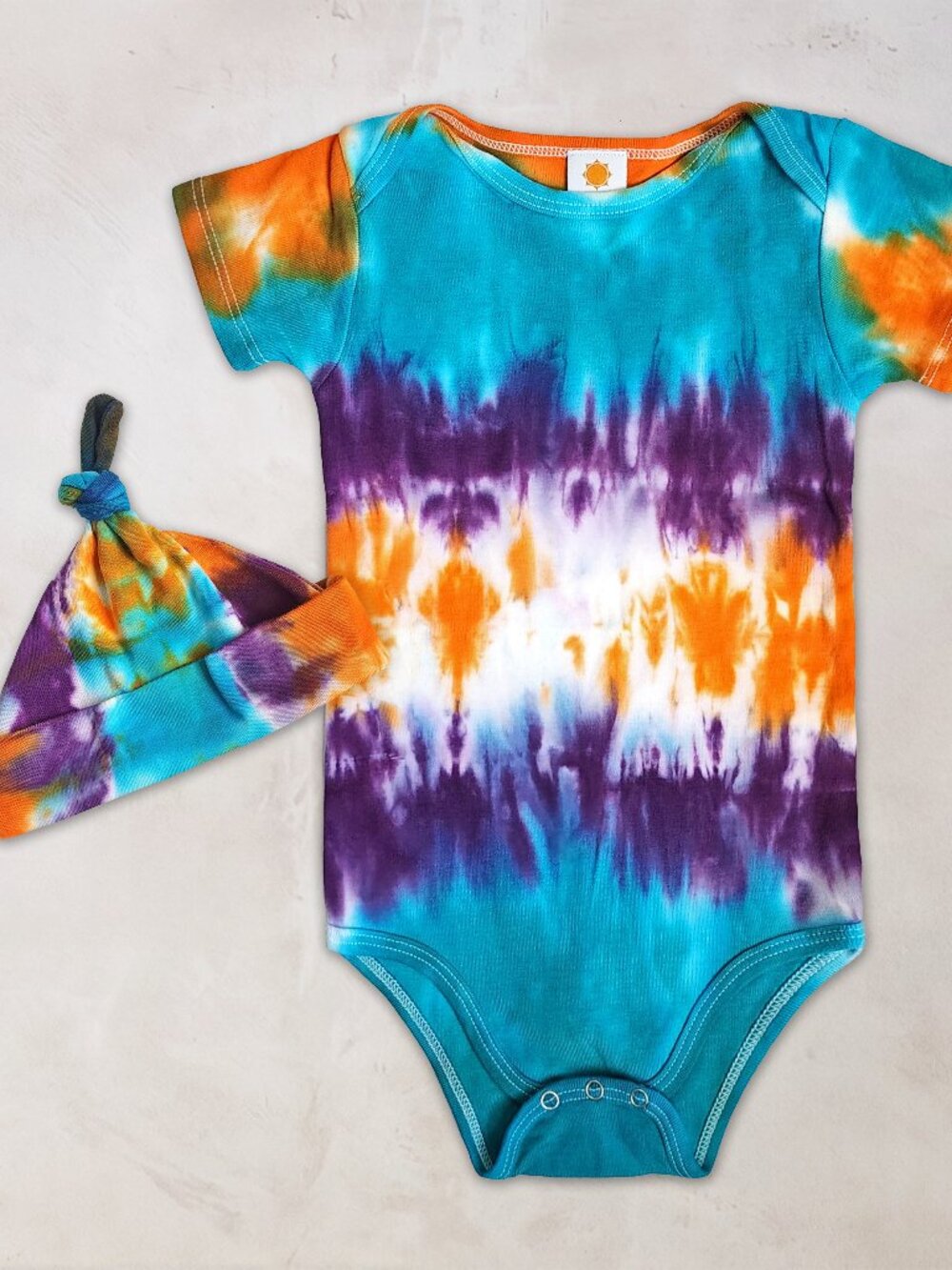 NWT Coventina Organic Tie Dye Baby Bodysuit + Hat | Cotton Baby Gift Set